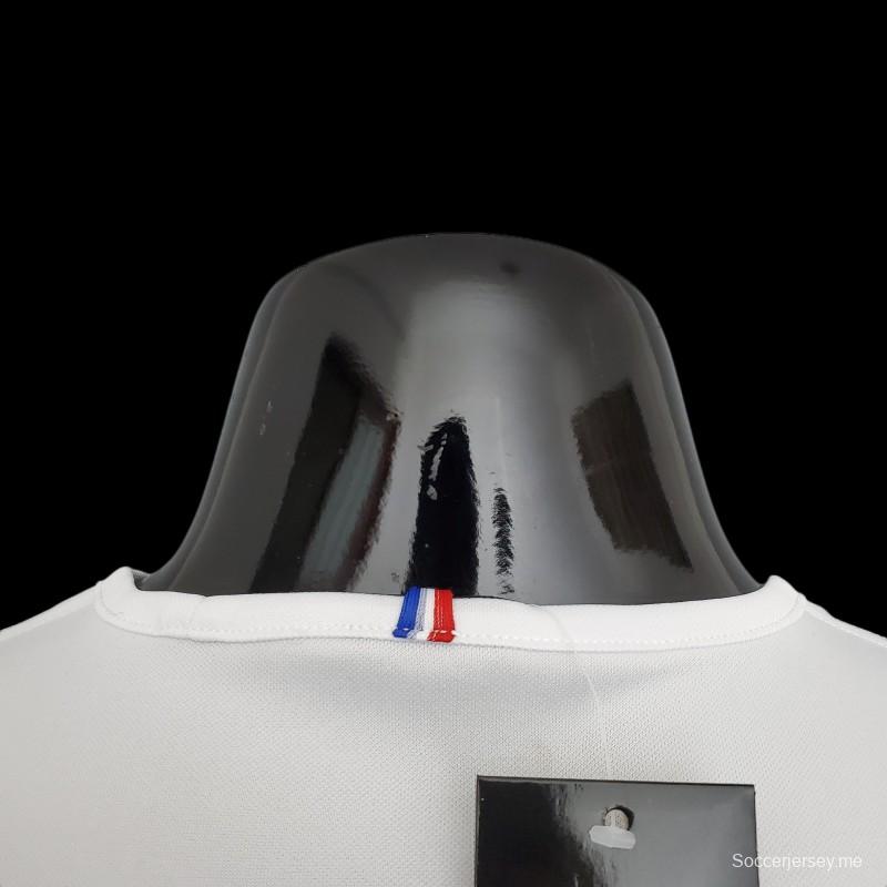 فورمولا 1 فورمولا 1؛ بدلة سباق فورمولا 1 جبلية بيضاء
