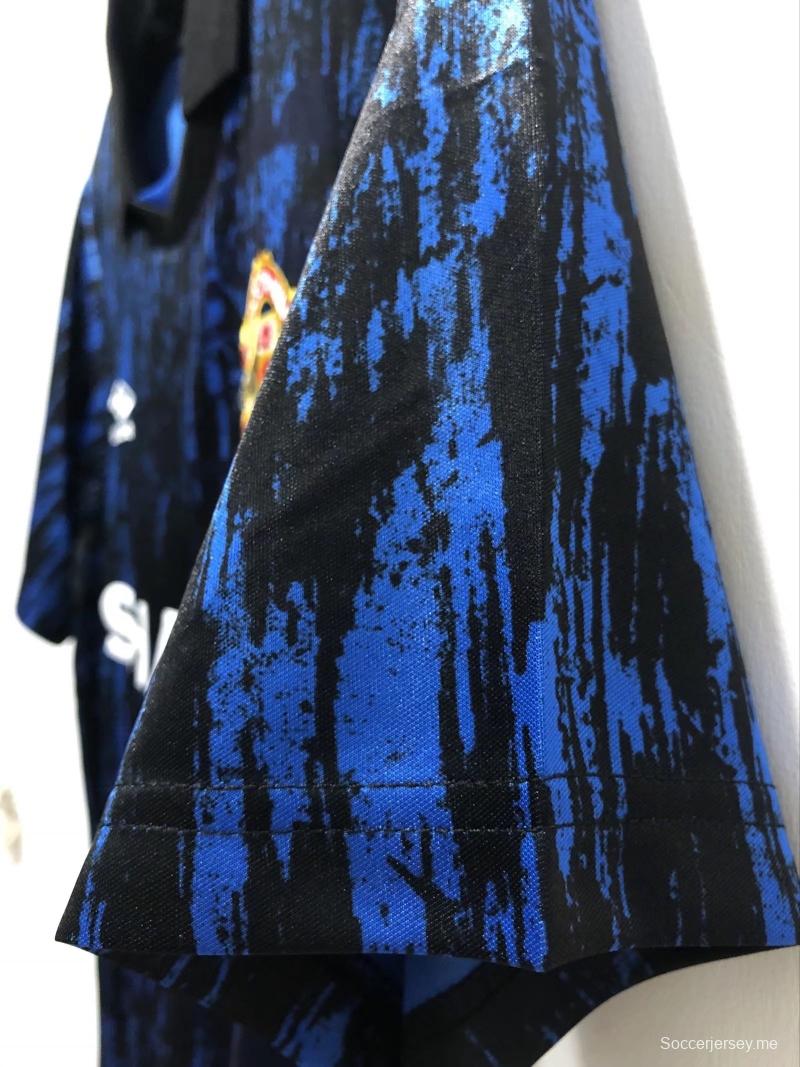 قميص كرة القدم القديم 92/93 لمانشستر يونايتد خارج أرضه
