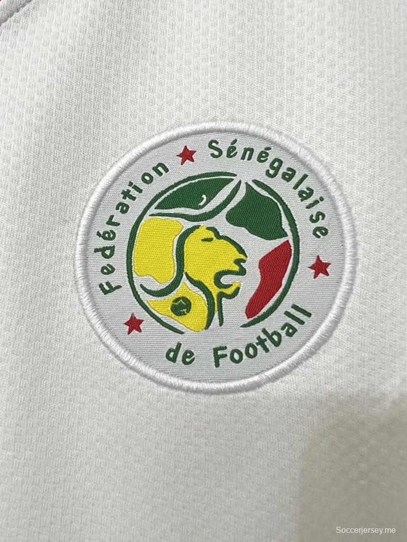 قميص أبيض ريترو 2002 السنغال الأبيض

