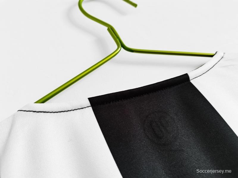 قميص يوفنتوس الرجعية 2004/05 2004/05 لكرة القدم الأساسي
