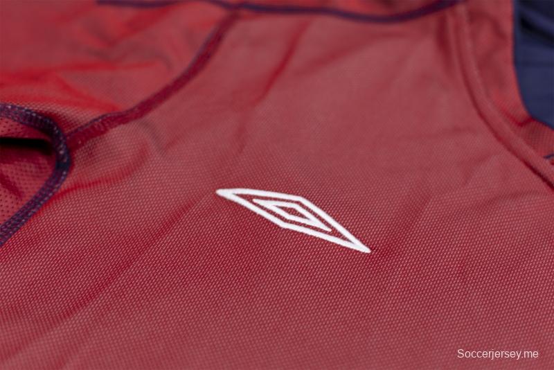 قميص كرة قدم ريترو إنجلترا 2002 قابل للانعكاس (أحمر/بحري)
