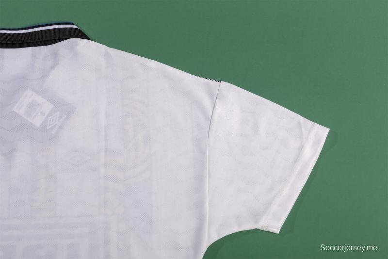 قميص كرة القدم RETRO 94/95 لإنتر ميلان خارج ملعبه
