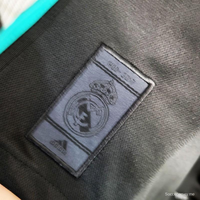 قميص ريترو بأكمام طويلة 17-18 ريال مدريد ذهاباً وإياباً أسود اللون
