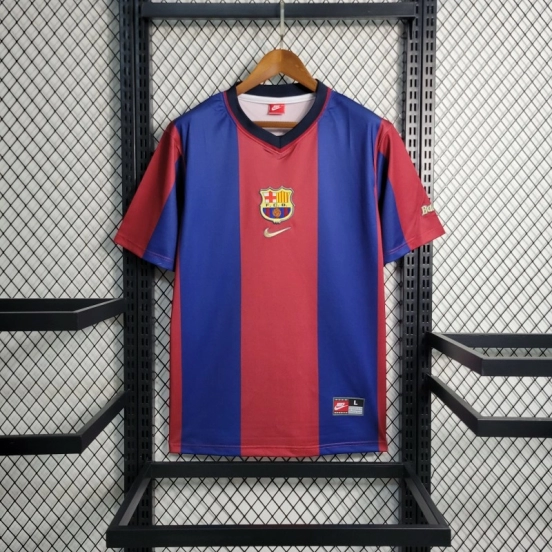 قميص قديم 98-99 لبرشلونة على أرضه
