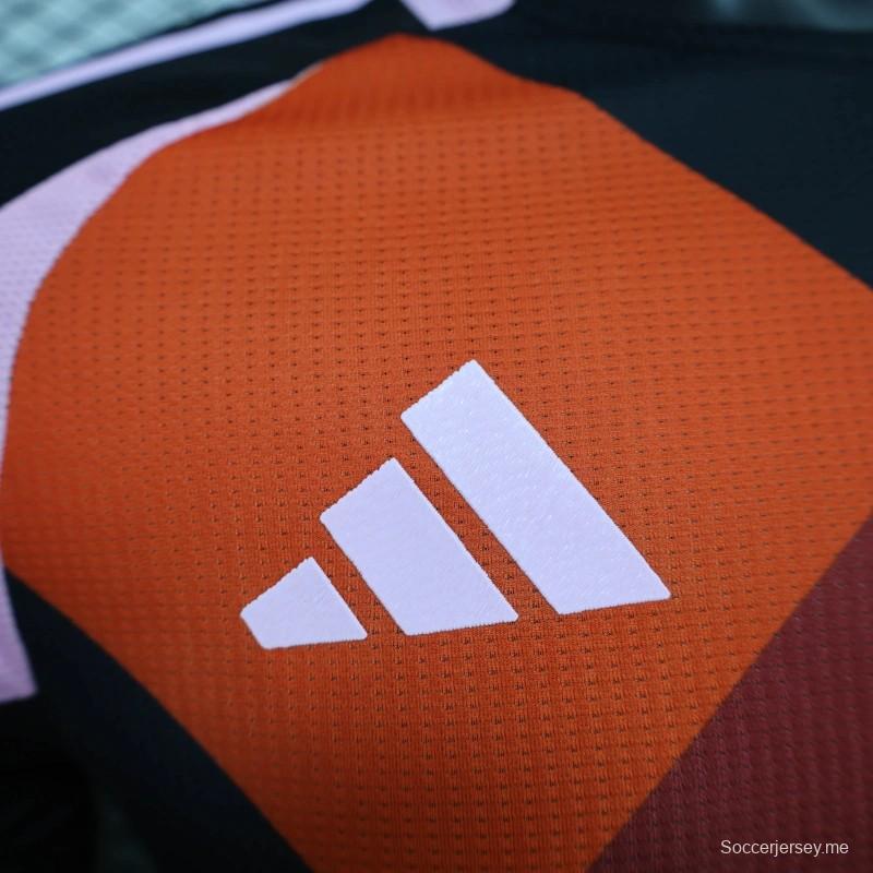 25/26 قميص بنقشة شبكة تدريب بايرن ميونيخ بنسخة اللاعب 25/26