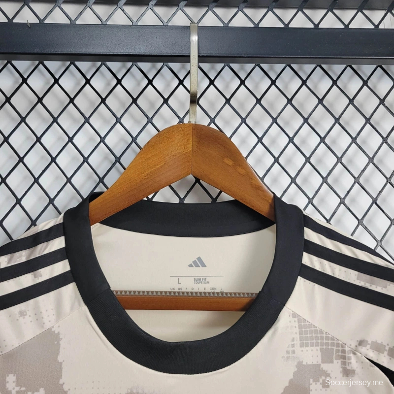 25/26 قميص فريق نيويورك ريد بولز نيويورك ريد بولز خارج الملعب