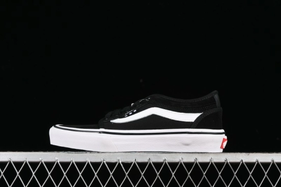 Vans Chukka Classic Lace-Up Sneakers with Cushioned Insole and Durable Canvas - VN0A5KQZBA2