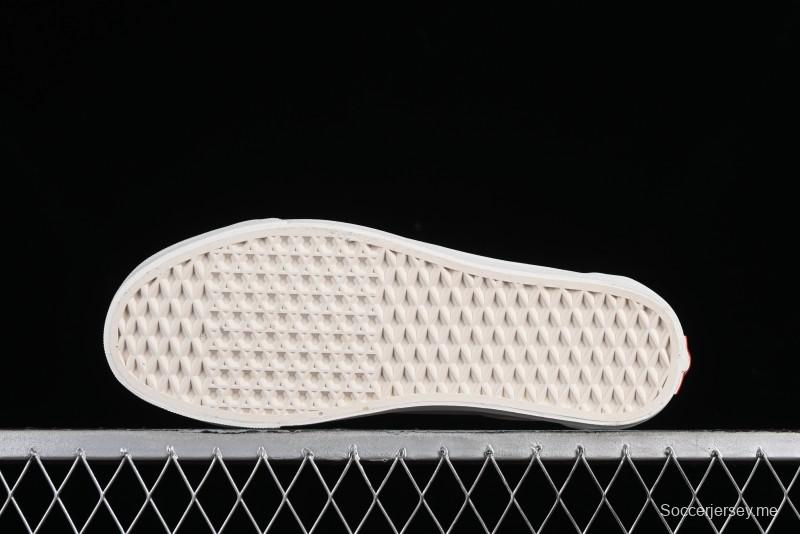 Vans Old Skool Reissue 136 Classic Low-Top Skate Shoes with Detachable Cushioned Insole and Crescent Toe Design - VN000MT6E3N