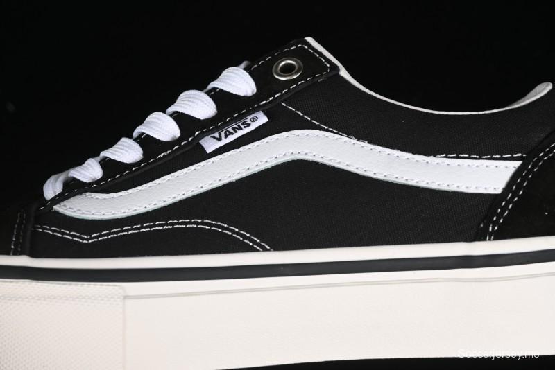 Vans Old Skool Low-Top Retro Skate Shoes in Black & White - VN0A5KRXBA2