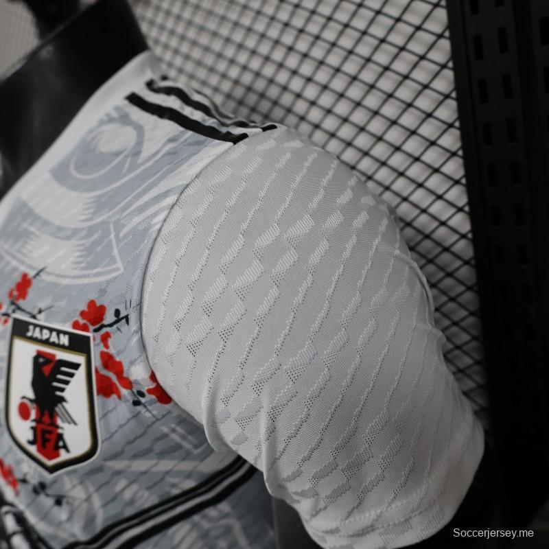 إصدار اللاعب 2025 قميص ياباني أبيض مع قميص الساموراي وأزهار الكرز