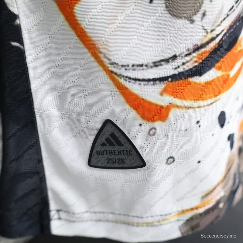 إصدار اللاعب 2025 قميص ياباني أبيض مع رذاذ الحبر المجرد 2025