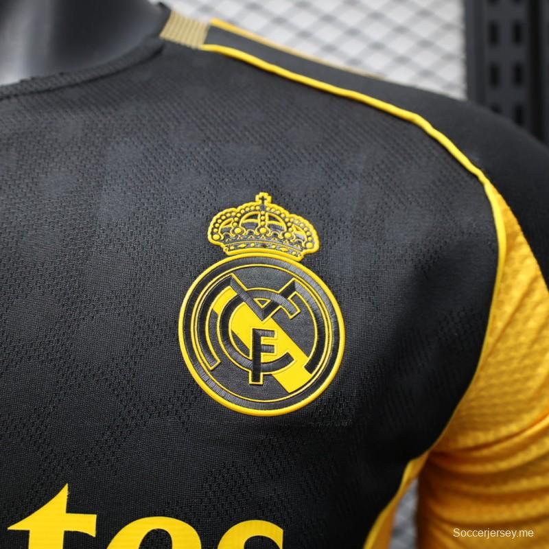 إصدار اللاعب 25/26 ريال مدريد أسود مع لمسات ذهبية وقميص راعي طيران الإمارات