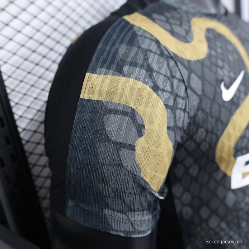 إصدار اللاعب 25/26 تشيلسي بنجكس تشيلسي أسود بتصميم ثعبان بنمط تصميم القميص