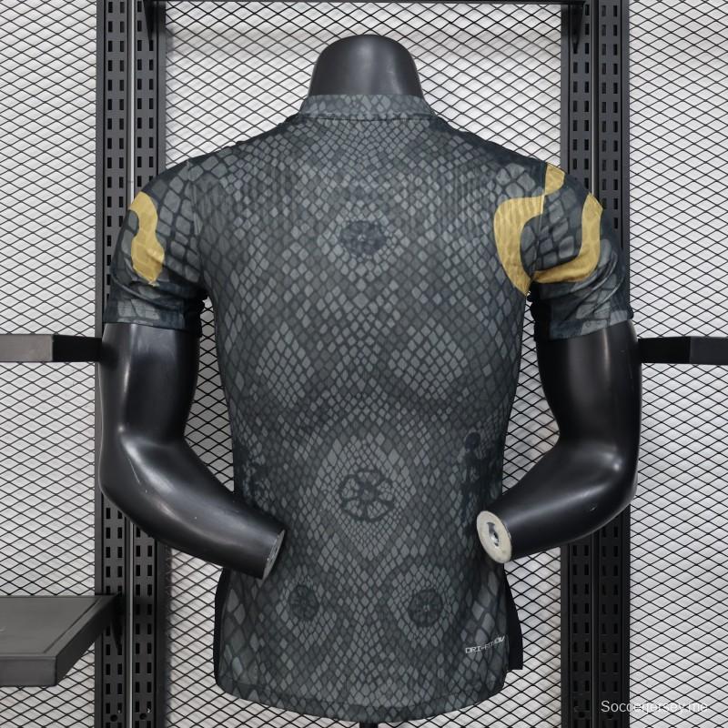 إصدار اللاعب 25/26 تشيلسي بنجكس تشيلسي أسود بتصميم ثعبان بنمط تصميم القميص