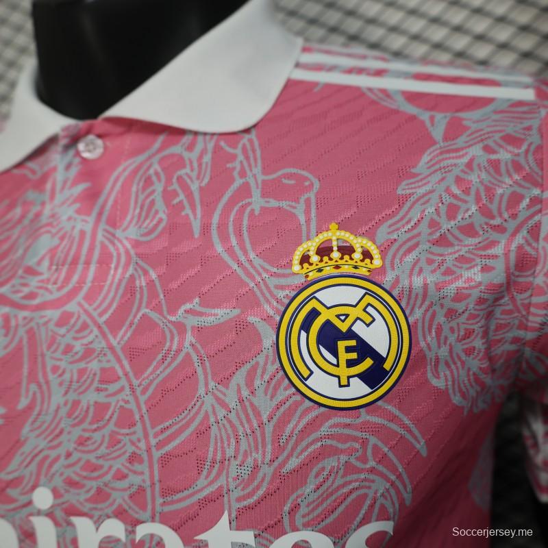 قميص ريال مدريد 25/26 إصدار اللاعب 25/26 وردي بنقشة التنين