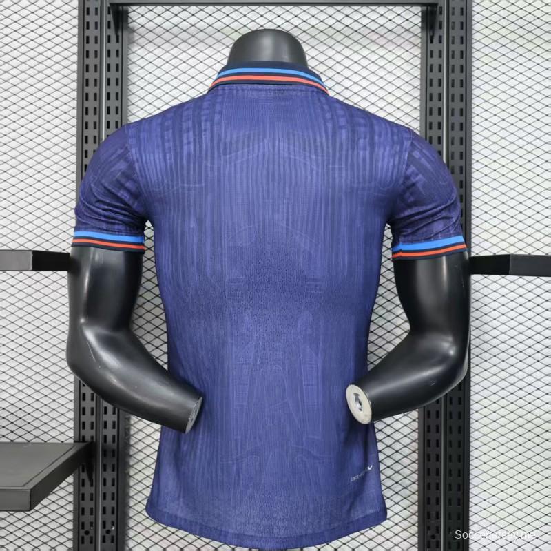 إصدار اللاعب 25/26 قميص نادي برشلونة باللون البنفسجي بنقشة الخطوط الحمراء