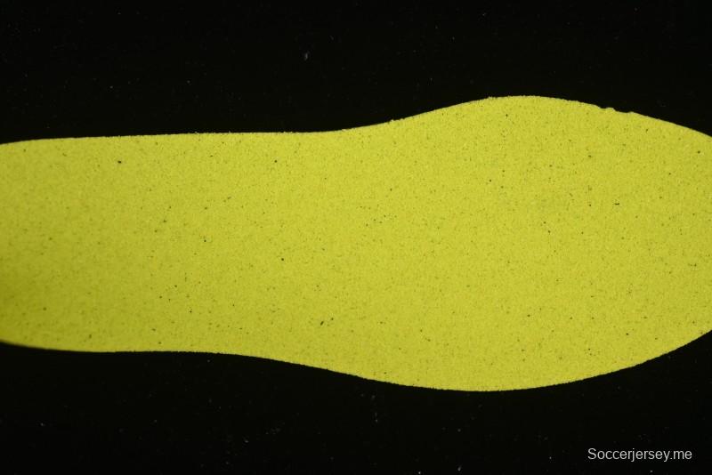 حذاء الجري لايتبليز مير JR1058 من أديداس لايتبليز مير JR1058