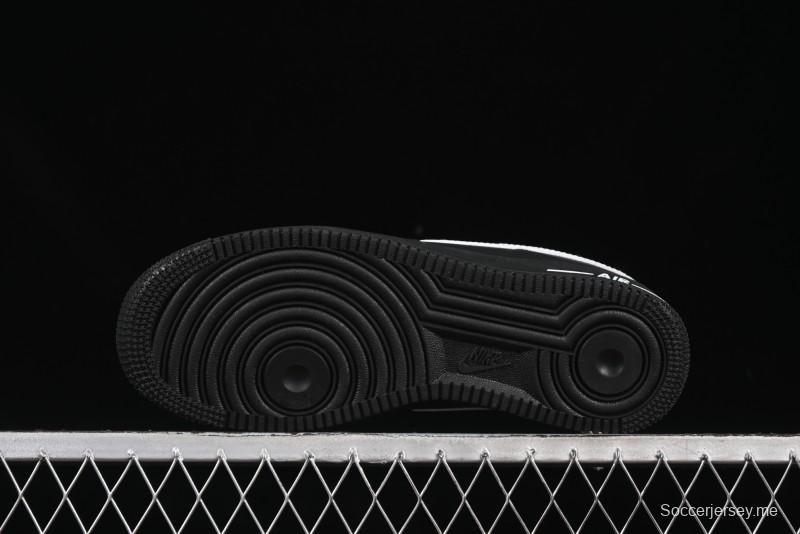 حذاء نايك اير فورس 1 '07 المنخفض الكاجوال من نايك باللونين الأسود والأبيض مع تفاصيل حبل القنب - ZH0316-073