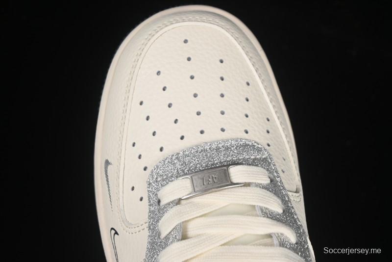 حذاء نايك اير فورس 1 '07 المنخفض من نايكي، حذاء رياضي كاجوال بتعاون غوتشي باللون الفضي - XS1958-546