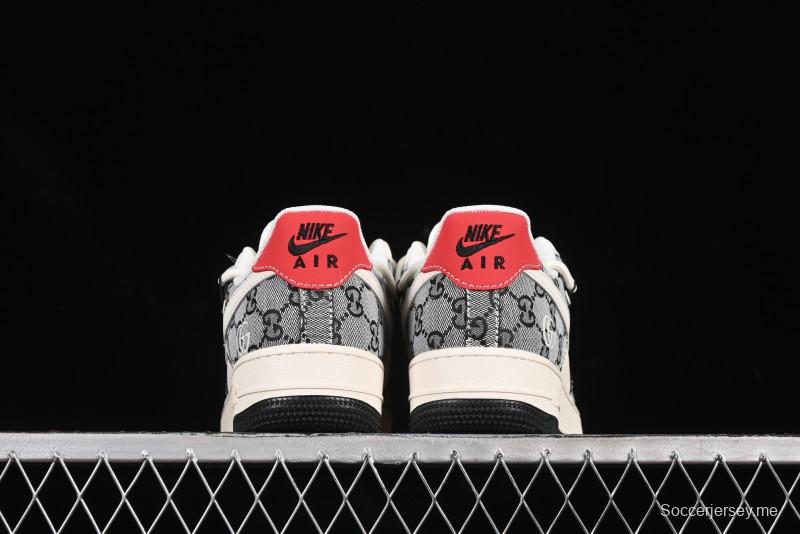 حذاء نايك اير فورس 1'07 المنخفض من نايك اير فورس 1'07 تعاون غوتشي حذاء رياضي كاجوال رمادي اللون بنقشة الرباط - YX5066-319