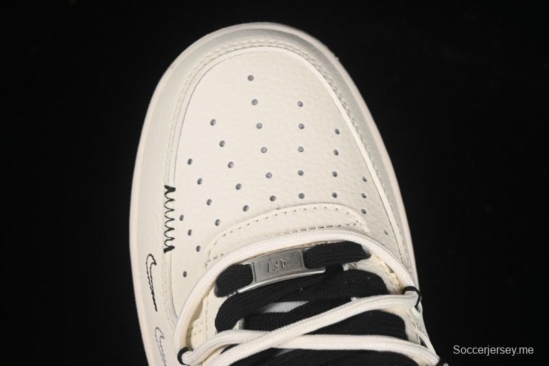 حذاء نايك اير فورس 1 '07 منخفض من نايك ستاسي كولابورشن ستاسي كولاج بأربطة سوداء - DM686868-073