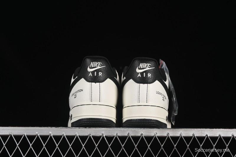 حذاء نايك اير فورس 1 '07 المنخفض من نايك اير فورس 1 '07 LV Collaboration باللون الكريمي أسود كاجوال - BZ6808-103