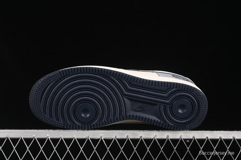 حذاء نايك اير فورس 1 '07 منخفض من نايك اير فورس 1 '07 كووس كولابوريشن بيج رمادي كاجوال سنيكرز - KK1988-077