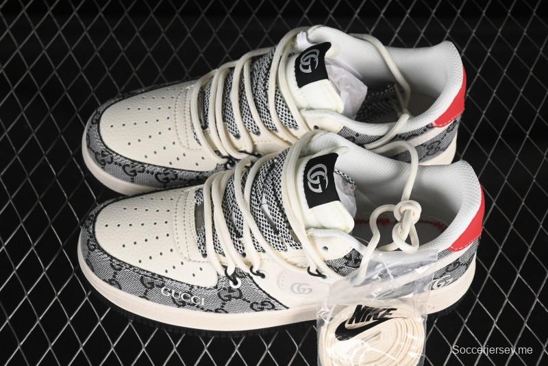 حذاء نايك اير فورس 1'07 المنخفض من نايك اير فورس 1'07 تعاون غوتشي حذاء رياضي كاجوال رمادي اللون بنقشة الرباط - YX5066-319