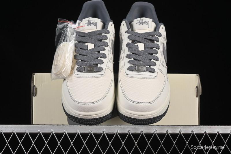 حذاء نايك اير فورس 1'07 منخفض منسوج من القماش المنسوج من نايك اير فورس 1'07 ستوسي كولابوريشن - BZ6808-101