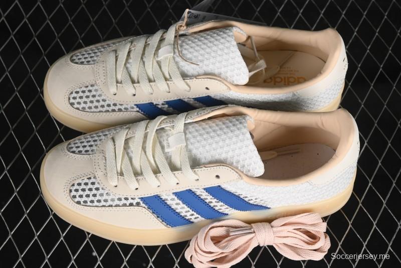 أديداس أوريجينالز جازيل من أديداس أوريجينالز حذاء رياضي كاجوال داخلي بتصميم مضاد للانزلاق ومقاوم للاهتراء - JH5419