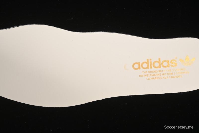 أديداس أوريجينالز جازيل من أديداس أوريجينالز حذاء رياضي كاجوال داخلي بتصميم مضاد للانزلاق ومقاوم للاهتراء - JH5419