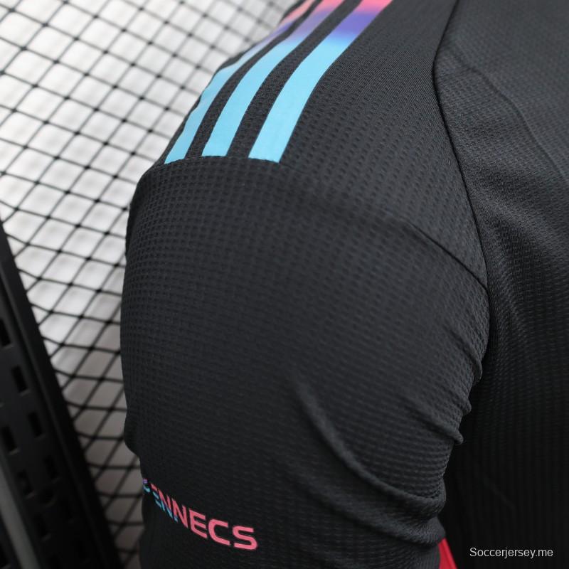 نسخة اللاعب 2025 قميص الجزائر أسود مع لمسات متدرجة الألوان 2025