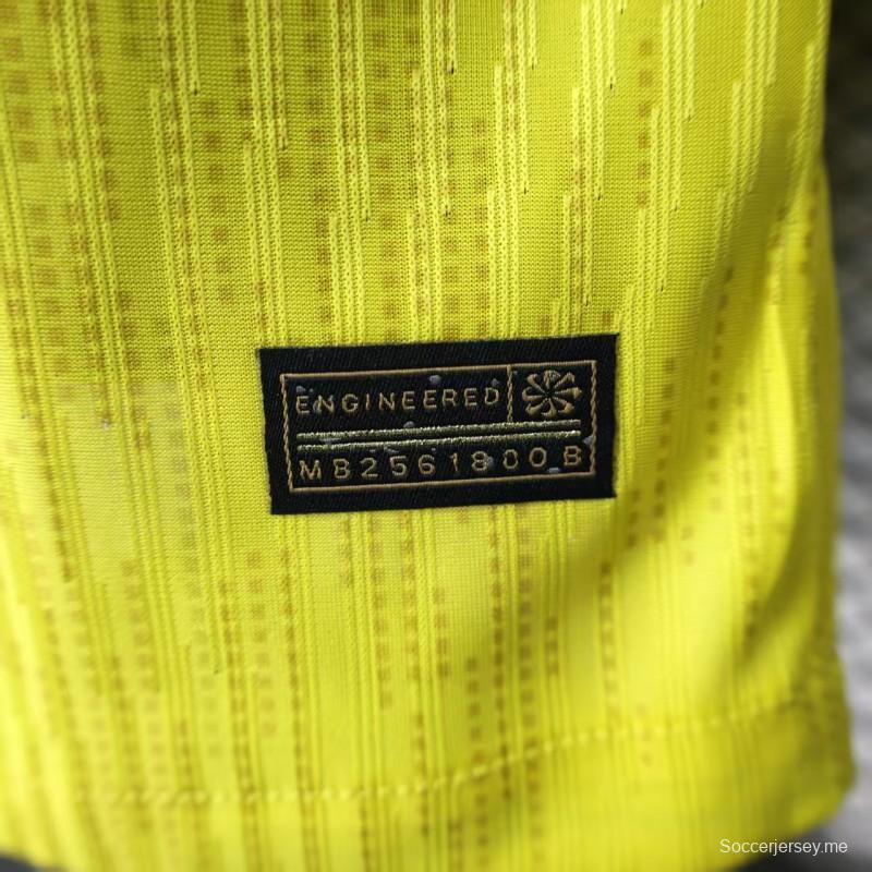 إصدار اللاعب 25/26 قميص الاتحاد جدة الأصفر بنقشة الخطوط العمودية