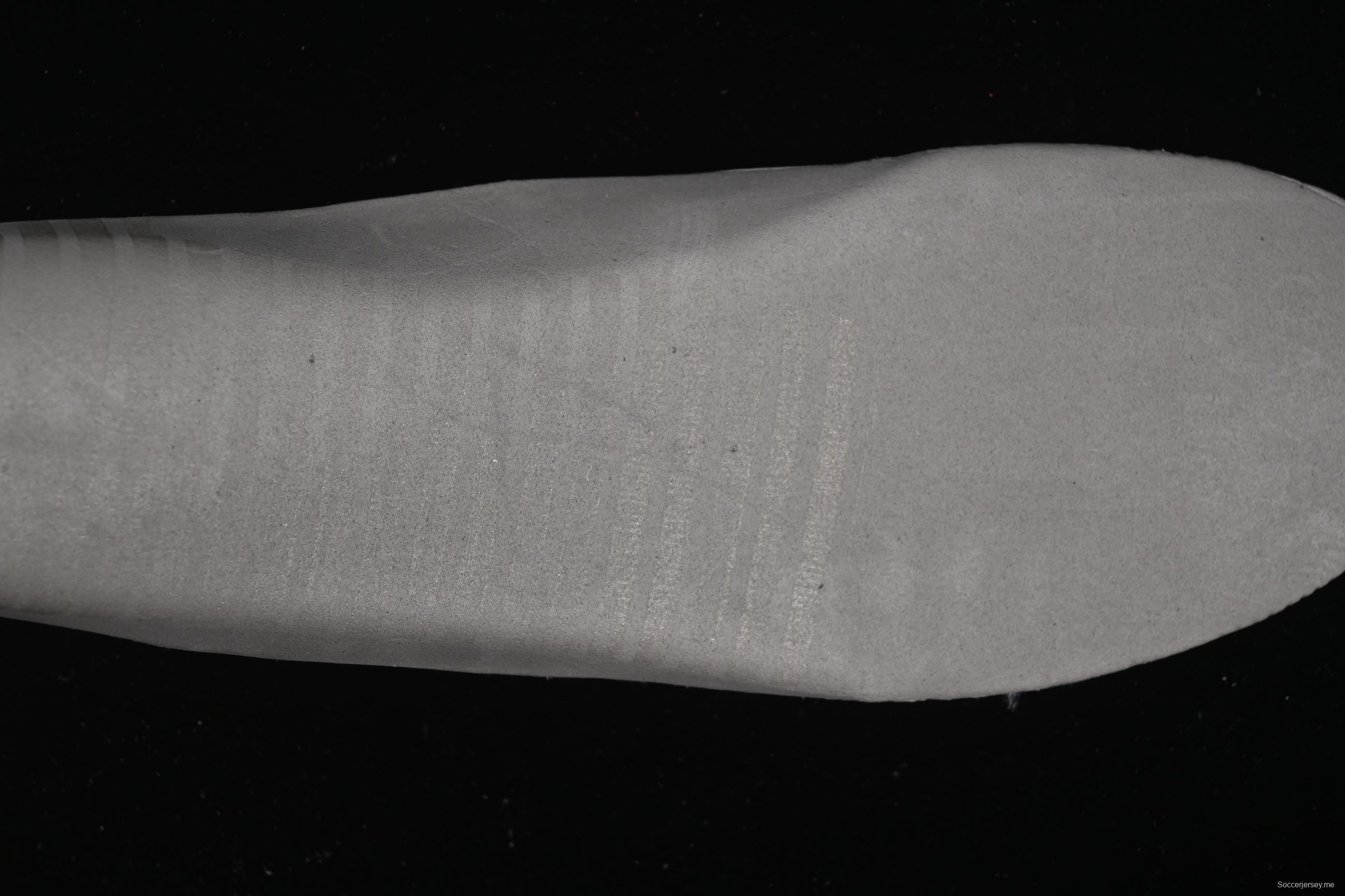 حذاء رياضي كاجوال منخفض من نايك إير فورس 1'07 بإطار أسود وشعار أخضر وتطريز ذهبي - ZH0316-075