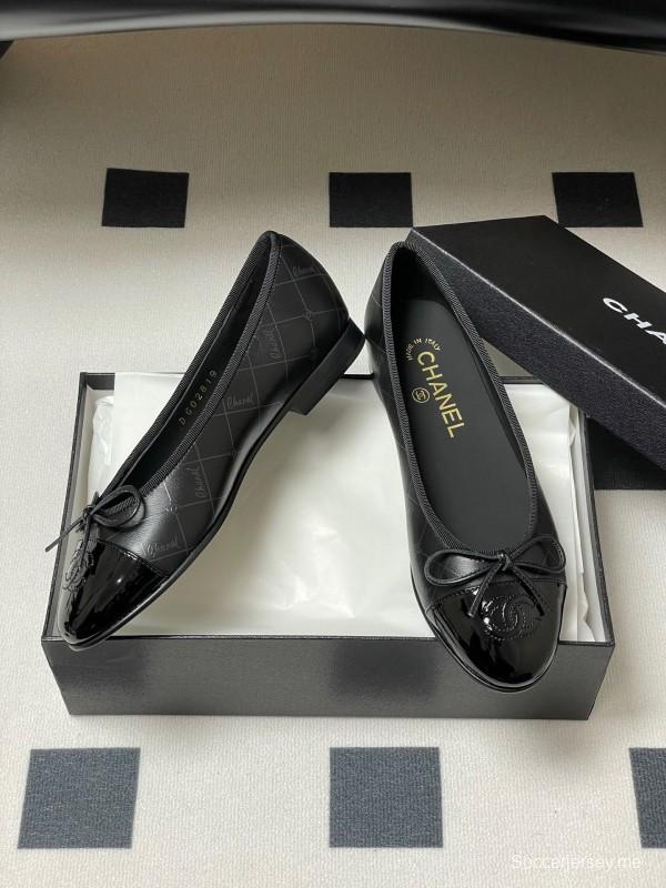 2025 Women Chanel Black Patent Leather Ballet Flats