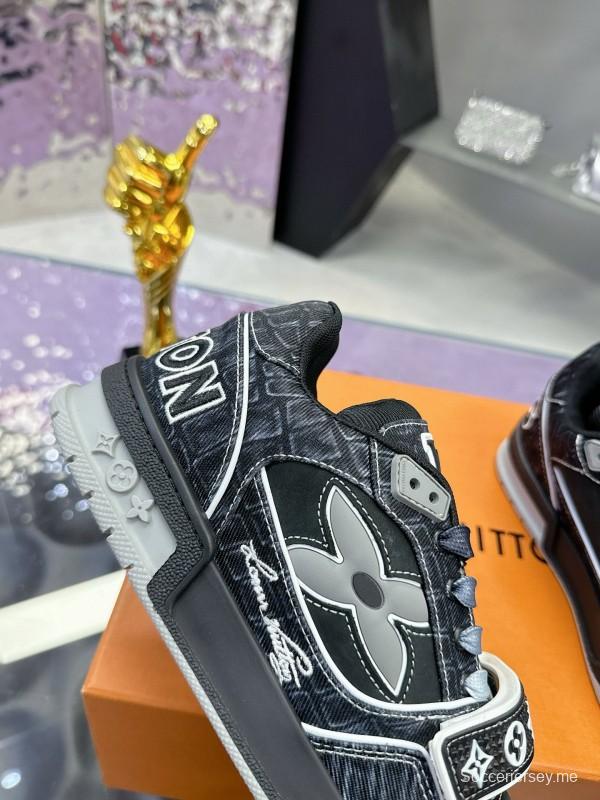 2024 Men Louis Vuitton Black White Leather Suede LV Trainer Sneakers