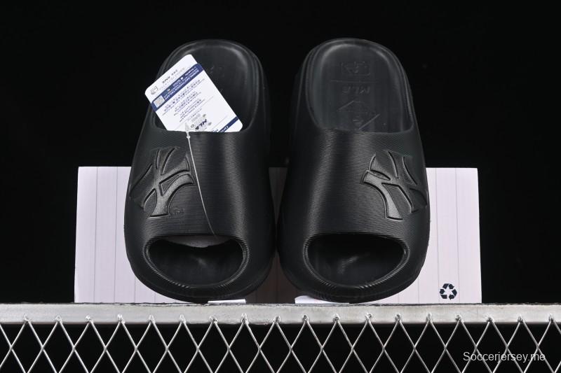 New York Yankees MLB Skipper Slide Summer Casual Sandals - 3ALPS015350BKS
