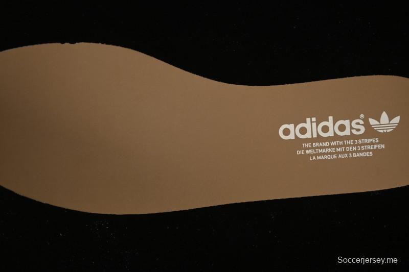 حذاء سوبرستار 82 سنيكرز كاجوال من أديداس سوبرستار 82 بتصميم صدفي - JH5577