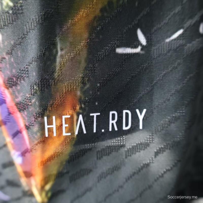 إصدار اللاعب 25/26 ريال مدريد أسود بنقوش فنية تجريدية ملونة قميص ريال مدريد 25/26