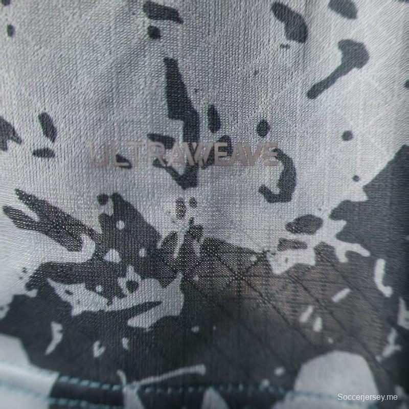 إصدار اللاعب 25/26 قميص الأهلي الرمادي بنقشة التمويه 25/26