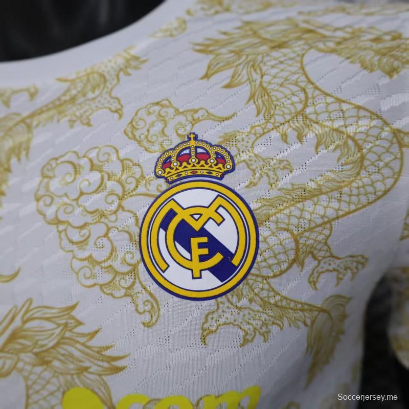 إصدار اللاعب 25/26 قميص ريال مدريد أبيض بنقشة التنين الذهبي