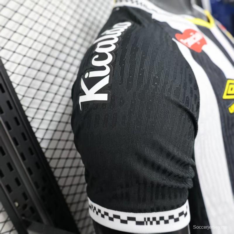 إصدار اللاعب 25/26 قميص سانتوس خارج الملعب مع رعاة كاملين