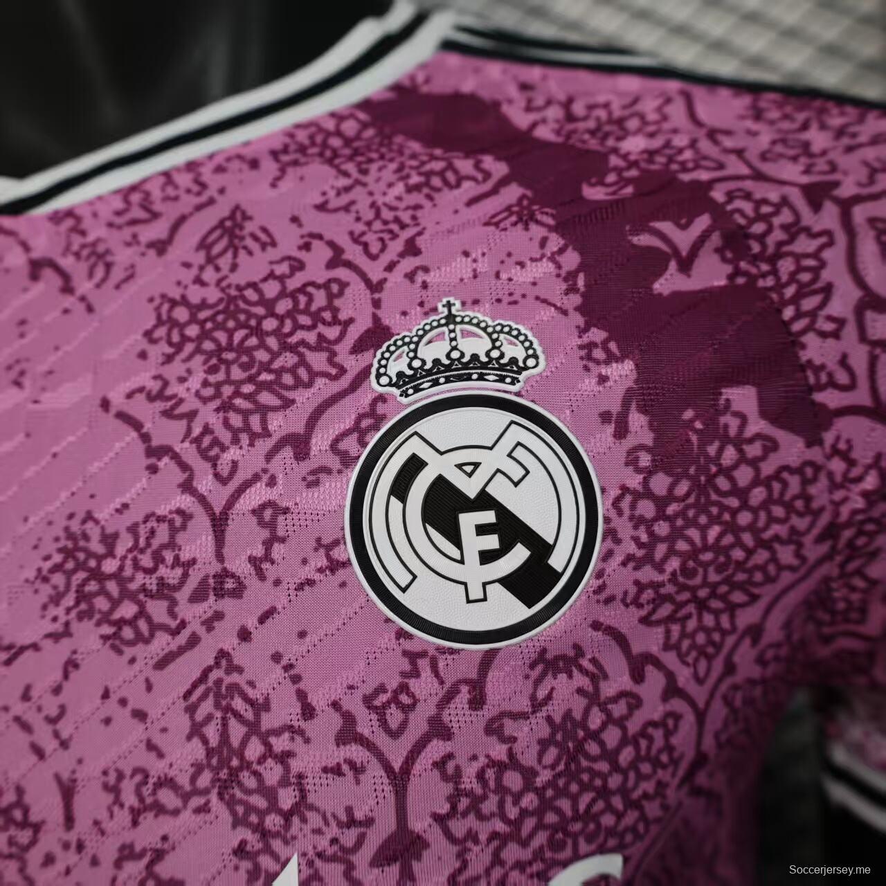 إصدار اللاعب 25/26 قميص ريال مدريد قبل المباراة باللون الأرجواني