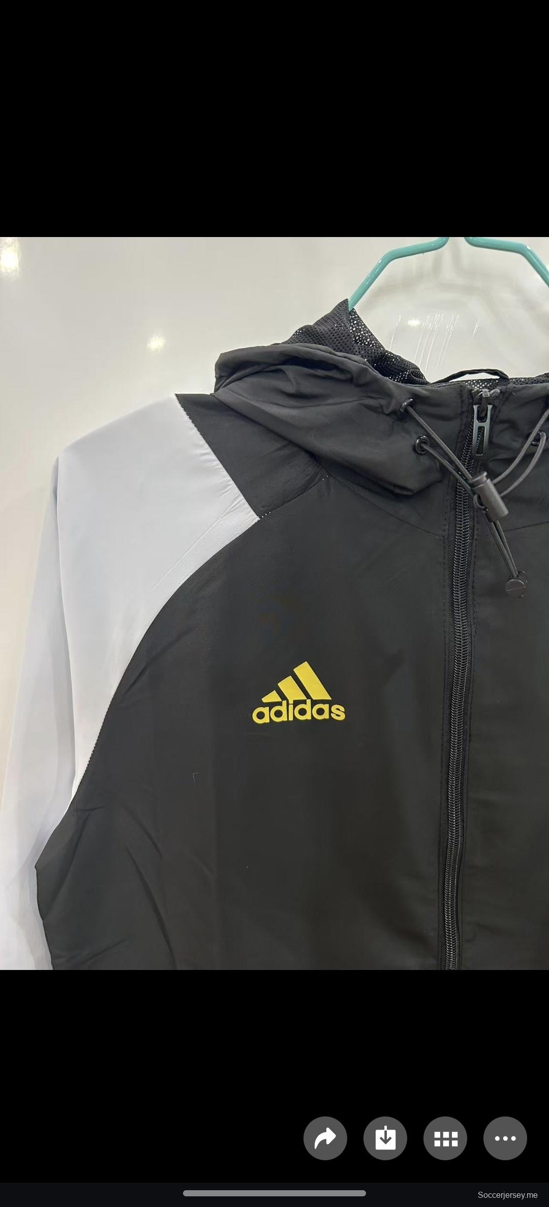 25/26 ريال مدريد سترة بقبعة بقلنسوة سوداء/بيضاء