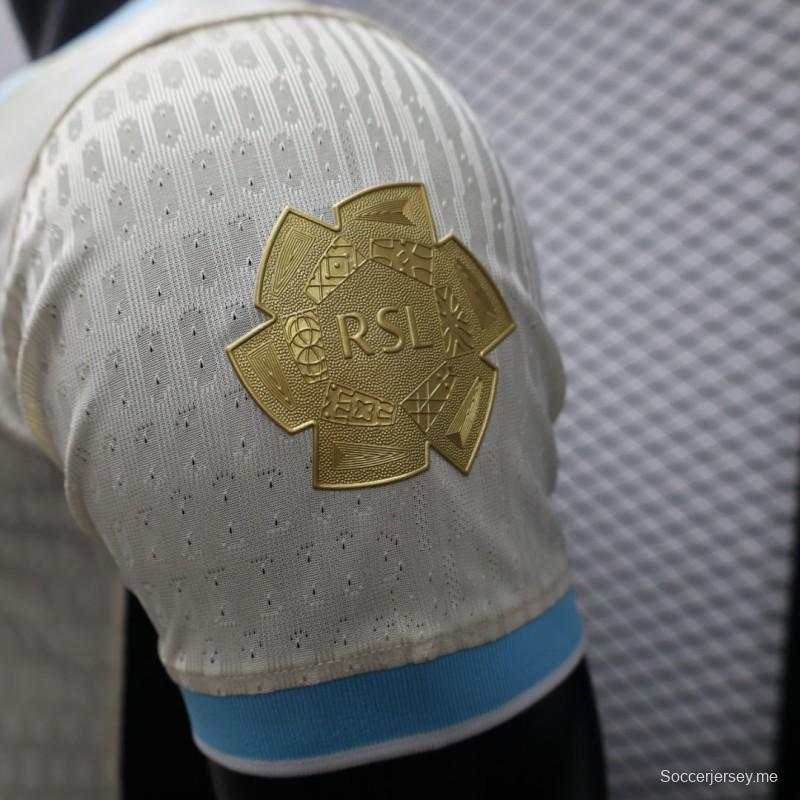 إصدار اللاعب 25/26 قميص الاتحاد الأبيض خارج ملعبه 25/26