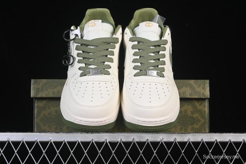 حذاء نايك اير فورس 1'07 المنخفض من نايك اير فورس 1'07 بالتعاون مع غوتشي باللون الأخضر العسكري متعدد الألوان - XX3168-211