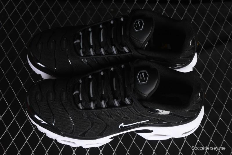 حذاء الجري اير ماكس بلس ريترو من نايك بتقنية الوسادة الهوائية - DM2362-001