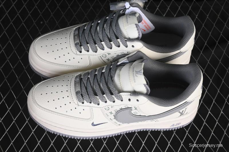 حذاء نايك اير فورس 1 '07 منخفض LV Collaboration LV Collaboration مطبوع عليه شارة بيج اللون البيج، حذاء رياضي كاجوال منخفض - HH7518-079