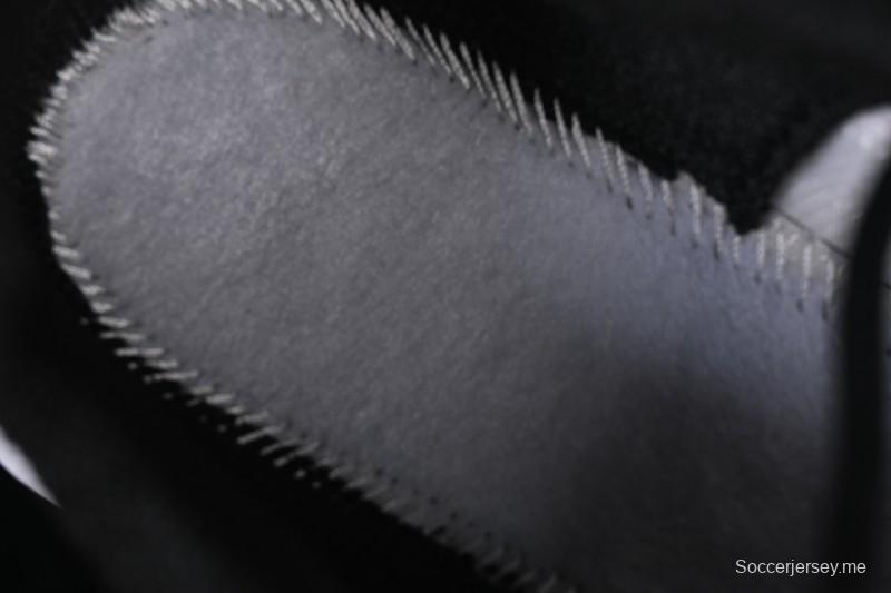 حذاء الجري اير ماكس بلس ريترو من نايك بتقنية الوسائد الهوائية - HF0552-001