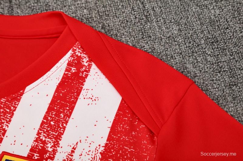 25/26 أتليتيكو مدريد أحمر/أبيض مخطط بأكمام قصيرة + شورت قصير الأكمام/أبيض